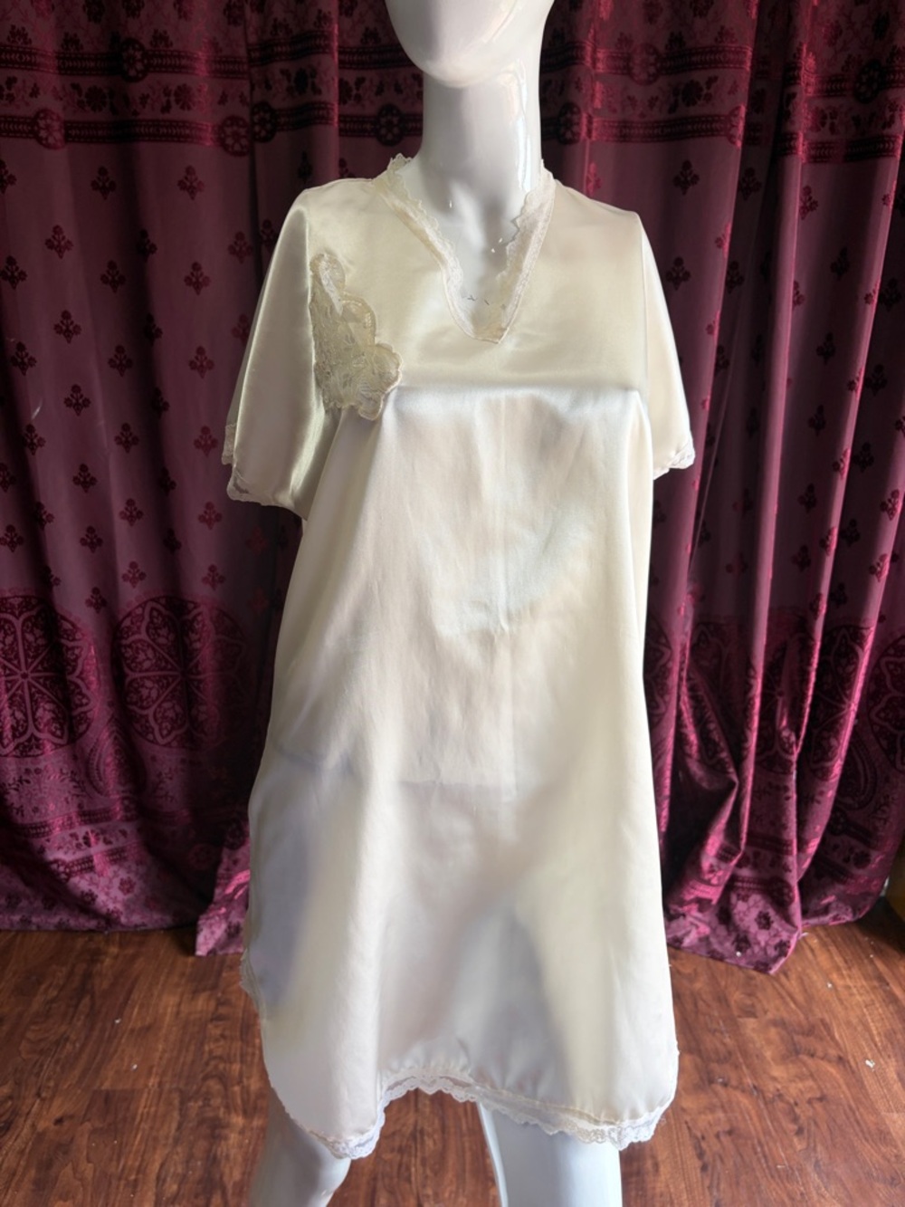 Vintage Lauren Rogers Ivory Satin Short Nightgown with Lace Trim Size Medium